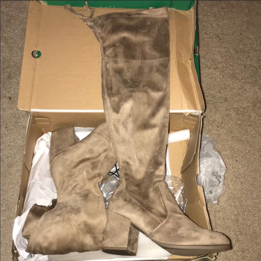 NIB ana brand boots size 7! (Fit like a 6.5)